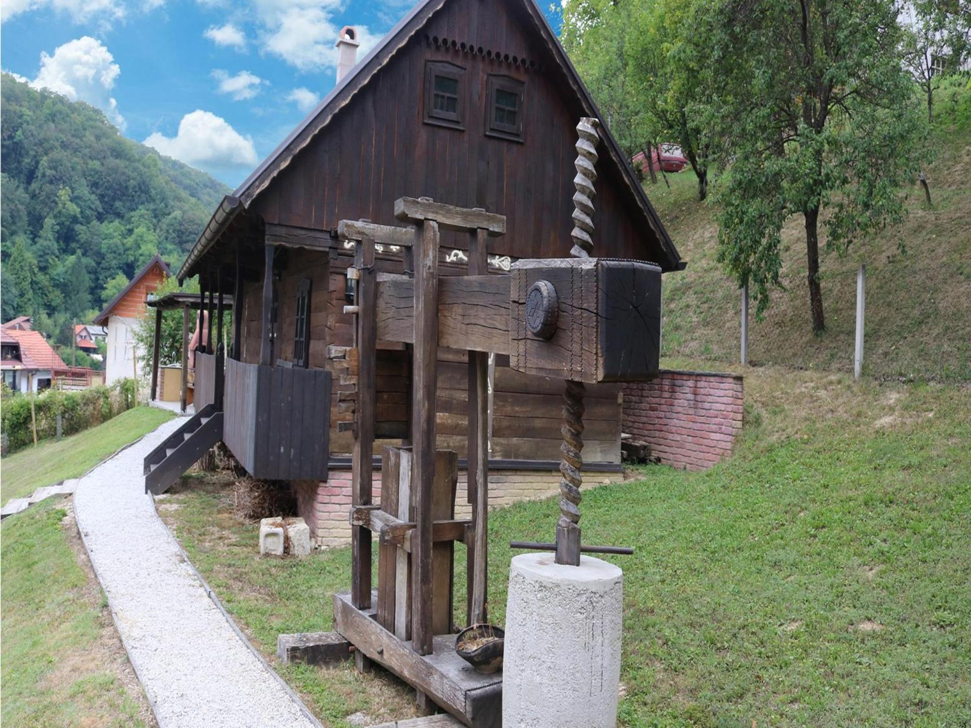 Tradicionalna Zagorska Drvena Kuca Stara Murva Tuheljske Toplice Exterior photo